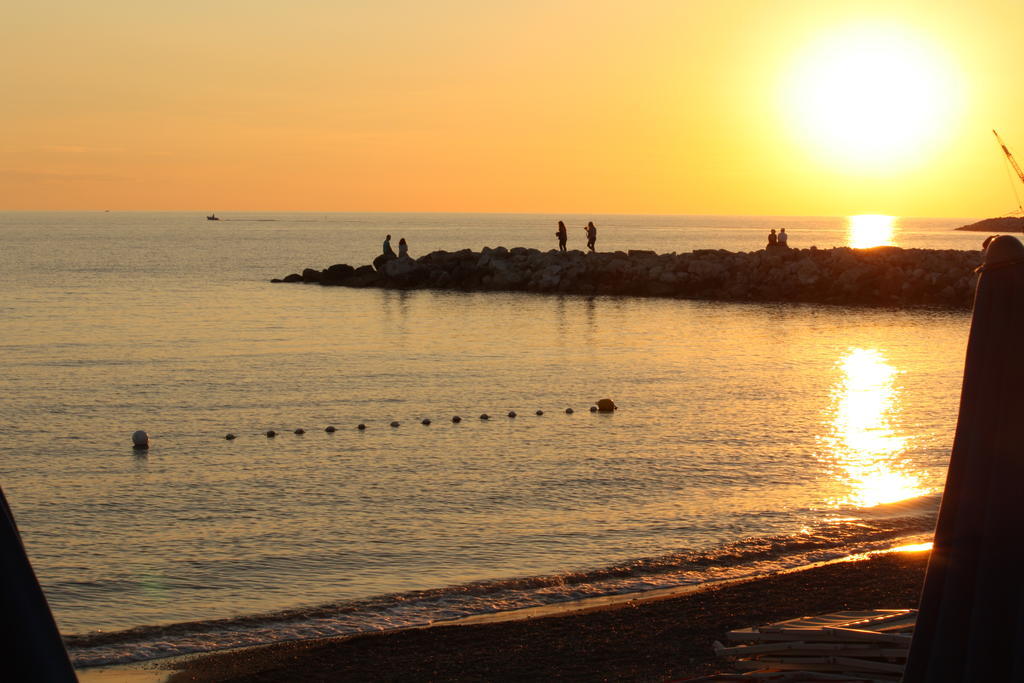 Lungomare Hotel Marina di Cecina Bagian luar foto